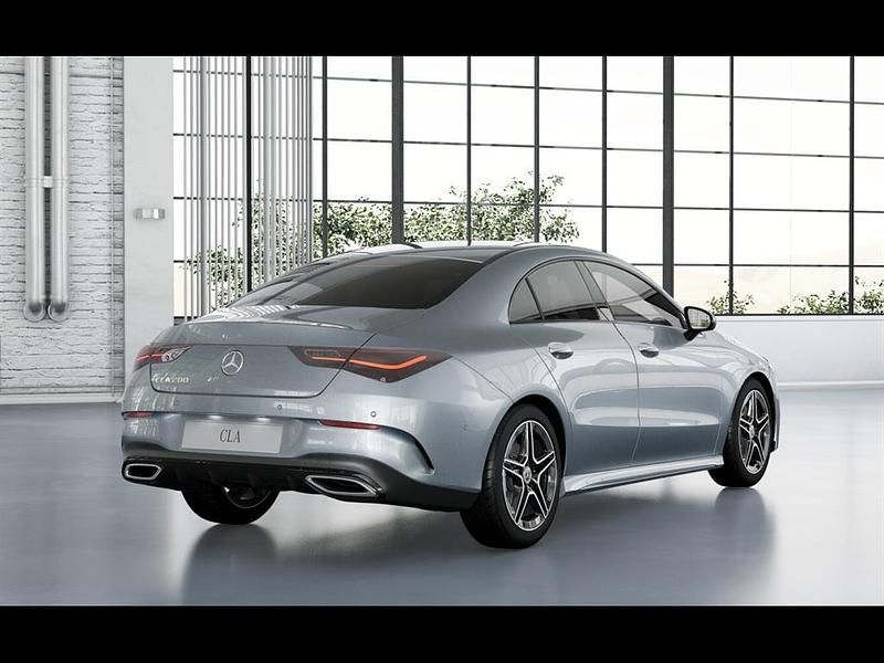 Usado Mercedes CLA200 163 CV (119 kW) 2025 Plata hightec Berlina