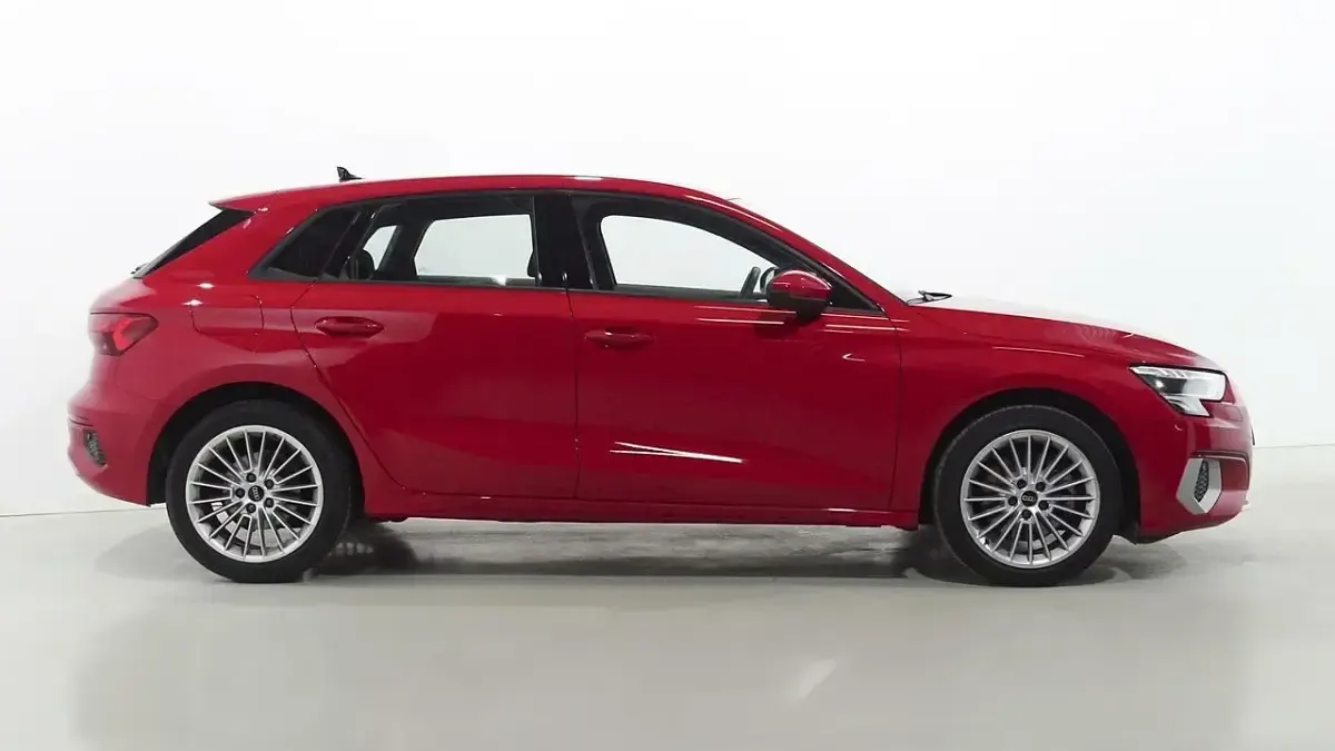 Usado Audi A3 Advanced Plus 116 CV (85 kW) 2022 Rojo Berlina