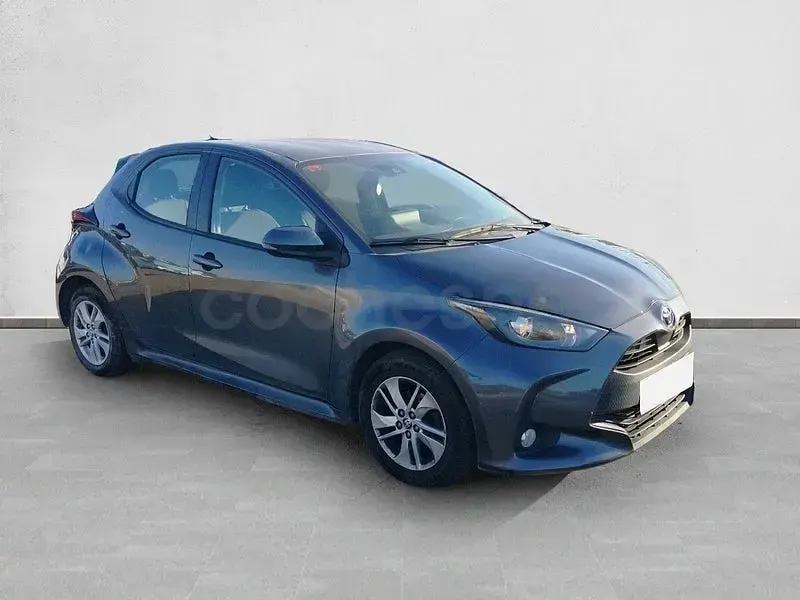 Usado Toyota Yaris 125 CV (91 kW) 2021 Gris / plata Utilitario