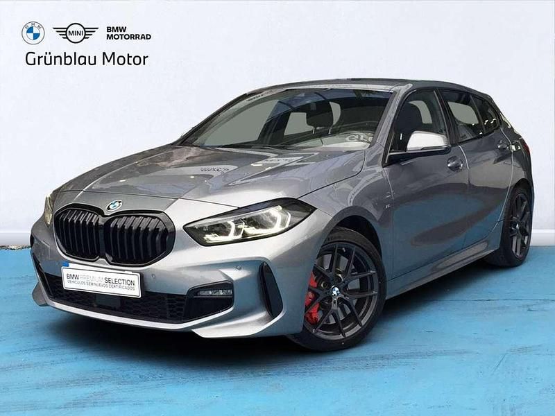 Skyscraper grau metalizado Usado 2023 BMW 118 Shadowline Utilitario | 34.500 € - Imagen 1/4