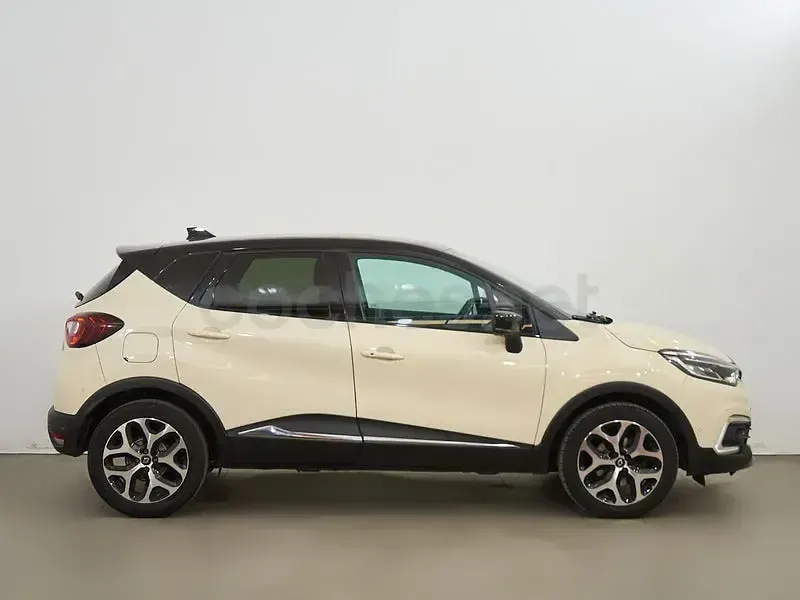 Usado Renault Captur Zen 130 CV (95 kW) 2019 Beige SUV