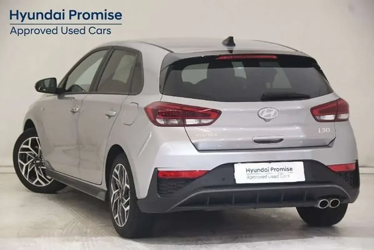 Usado Hyundai i30 N Line 97 CV (71 kW) 2025 Plateado Utilitario