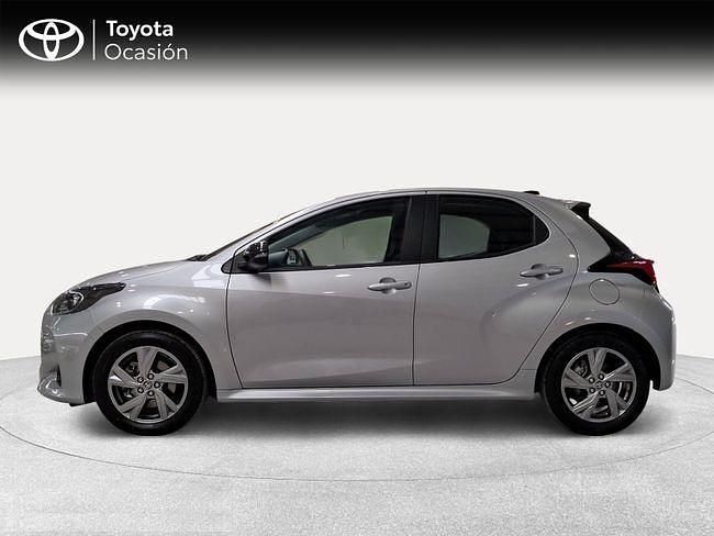 Usado Toyota Yaris Hybrid Active 116 CV (85 kW) 2024 Gris / plata Berlina