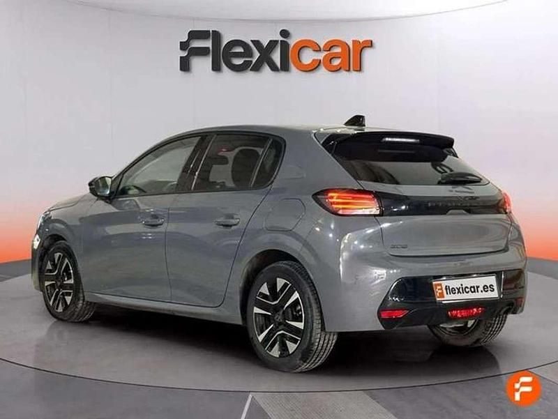 Usado Peugeot 208 Allure 102 CV (75 kW) 2024 Gris Utilitario