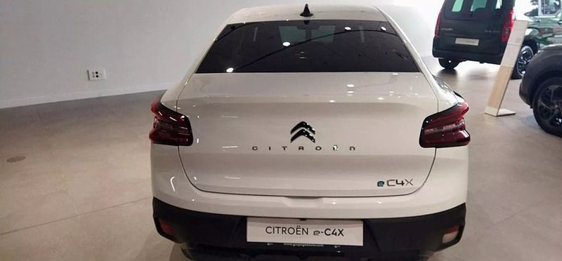Usado Citroën e-C4 Shine 100 kW (136 CV) 2024 Blanco Berlina