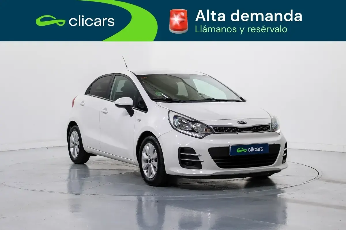 Usado Kia Rio 85 CV (62 kW) 2015 Blanco Berlina