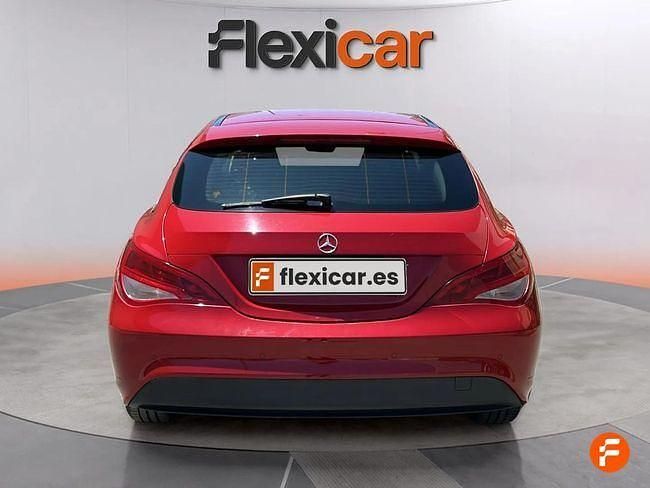 Usado Mercedes CLA180 109 CV (80 kW) 2018 Rojo Berlina