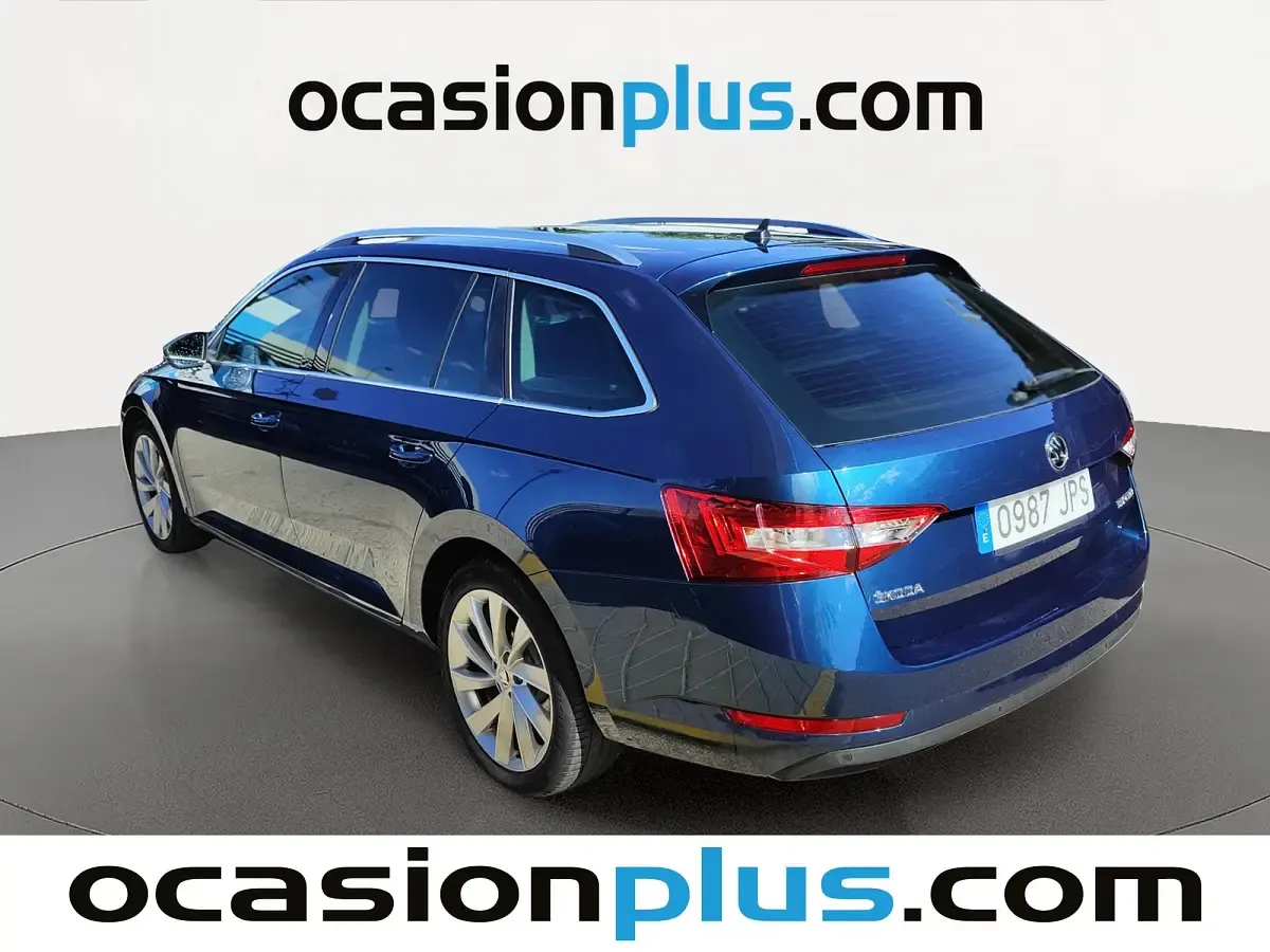 Usado Skoda Superb Ambition 150 CV (110 kW) 2016 Azul Familiar