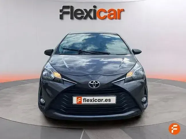 Usado Toyota Yaris Active 69 CV (50 kW) 2019 Gris Berlina