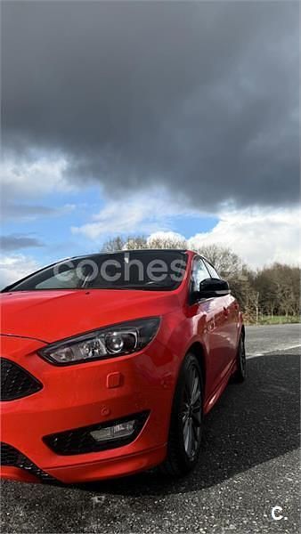 Usado Ford Focus ST-Line 182 CV (133 kW) 2018 Rojo Berlina