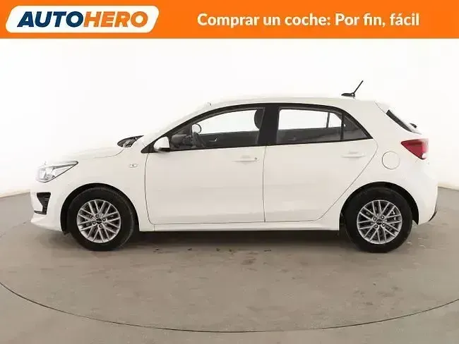 Usado Kia Rio 84 CV (61 kW) 2023 Blanco Berlina