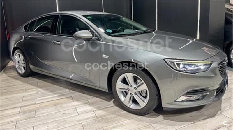 Gris / plata Usado 2018 Opel Insignia Selective Berlina | 14.000 € (Un poco caro) - Imagen 1/1