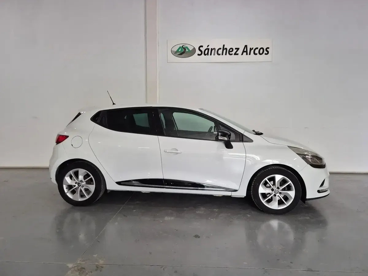 Usado Renault Clio IV LIMITED 75 CV (55 kW) 2017 Blanco