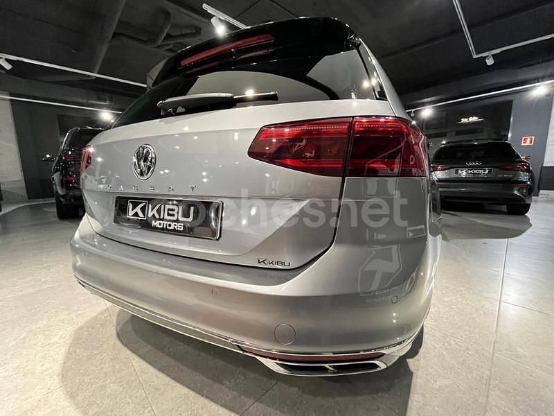 Usado VW Passat R-line 150 CV (110 kW) 2020 Gris / plata Familiar