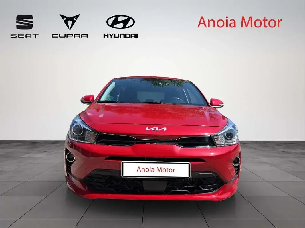 Usado Kia Rio 120 CV (88 kW) 2023 Rojo Utilitario