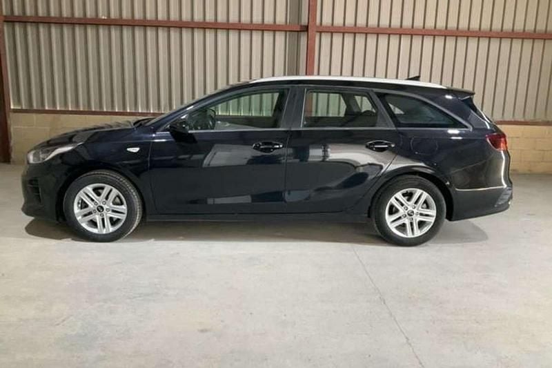 Usado Kia Ceed 121 CV (88 kW) 2021 Negro Utilitario