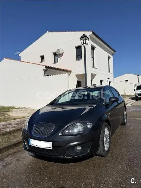 Usado Seat Leon Reference 105 CV (77 kW) 2011 Negro Utilitario