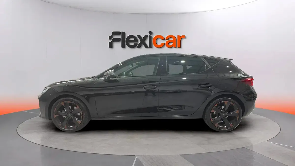 Usado Cupra Leon 150 CV (110 kW) 2023 Negro Berlina