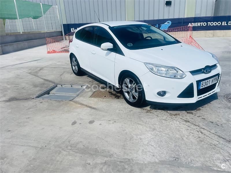 Blanco Usado 2014 Ford Focus Trend Berlina | 8200 € (Precio justo) - Imagen 1/4