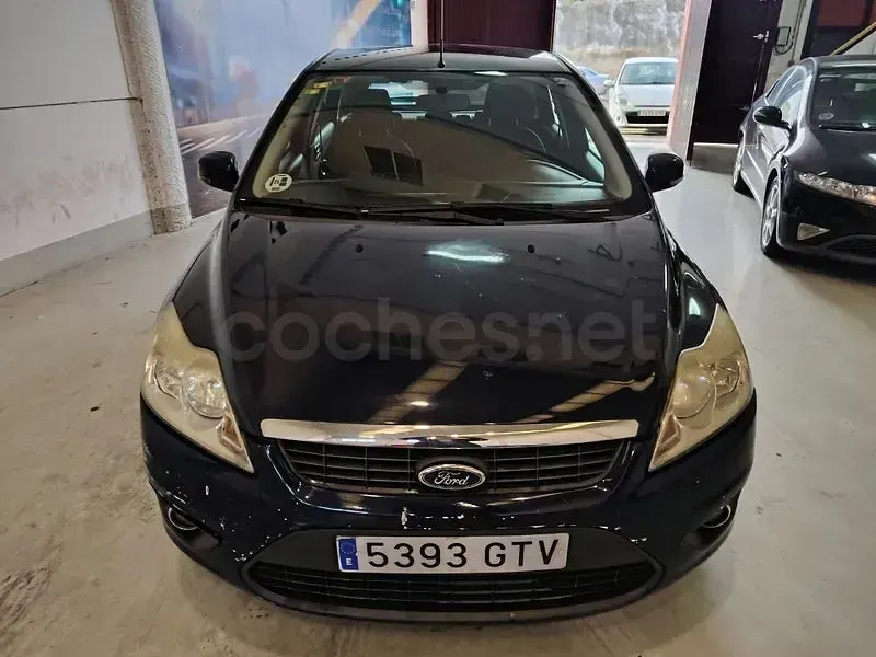 Usado Ford Focus Trend 90 CV (66 kW) 2010 Azul Berlina