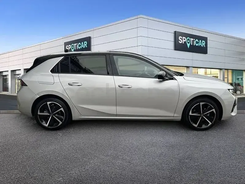 Usado Opel Astra 130 CV (95 kW) 2025 Gris / plata Utilitario