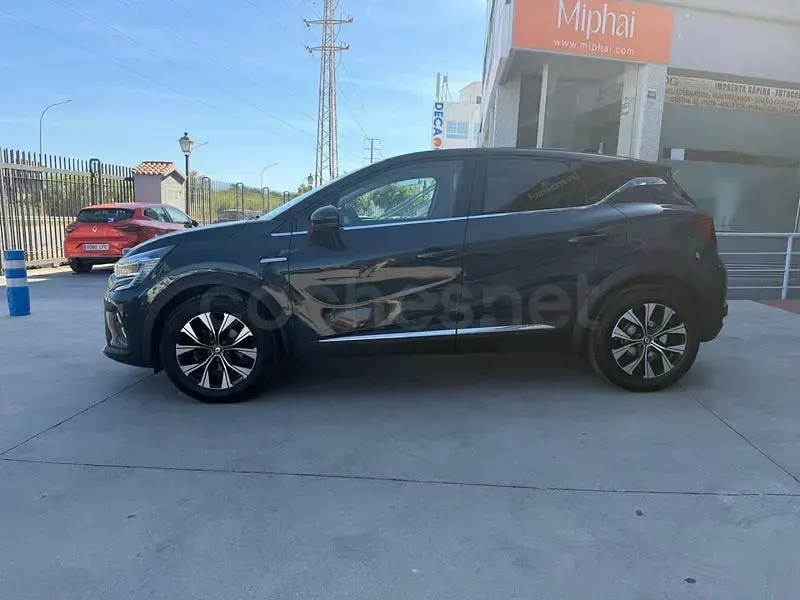 Usado Renault Captur Techno 90 CV (66 kW) 2023 Gris / plata SUV