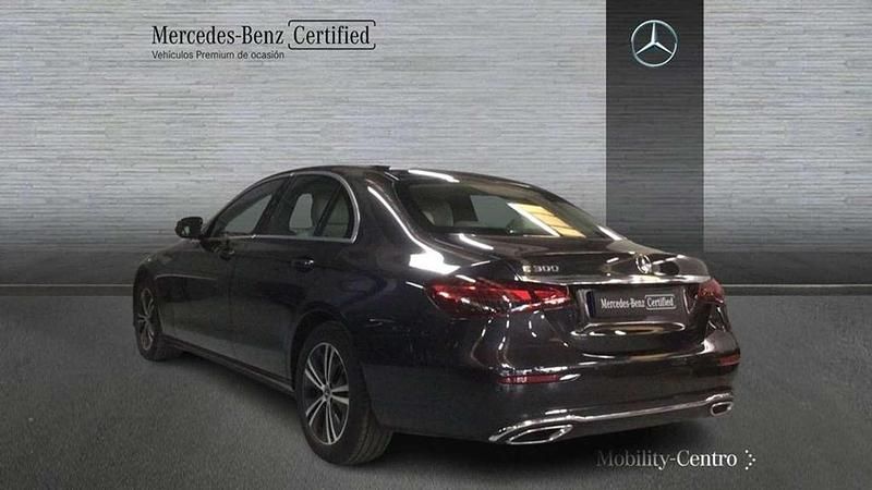 Usado Mercedes E300 261 CV (191 kW) 2022 Gris Berlina