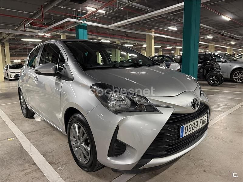Gris / plata Usado 2018 Toyota Yaris Active Berlina | 11.290 € (Buen precio) - Imagen 1/4