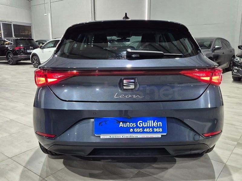 Usado Seat Leon Style 116 CV (85 kW) 2025 Gris / plata Berlina