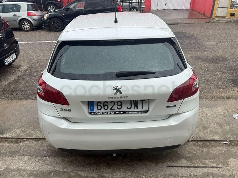 Usado Peugeot 308 Allure 130 CV (95 kW) 2017 Blanco Berlina