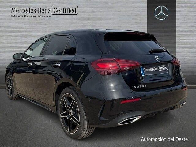 Usado Mercedes A250 AMG line 218 CV (160 kW) 2025 Negro cosmos