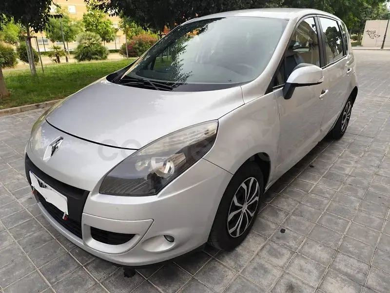 Usado Renault Scénic III Dynamique 130 CV (95 kW) 2011 Gris / plata Monovolumen