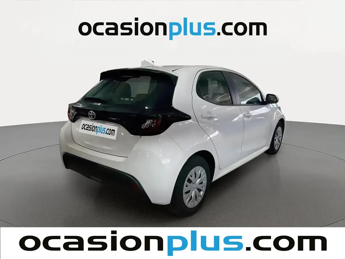 Begagnad Toyota Yaris Business Edition 69 HK (50 kW) 2023 Vit Halvkombi