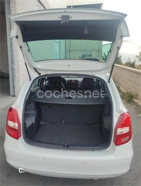Usado Skoda Fabia Family 90 HP (66 kW) 2012 Branco Carrinha