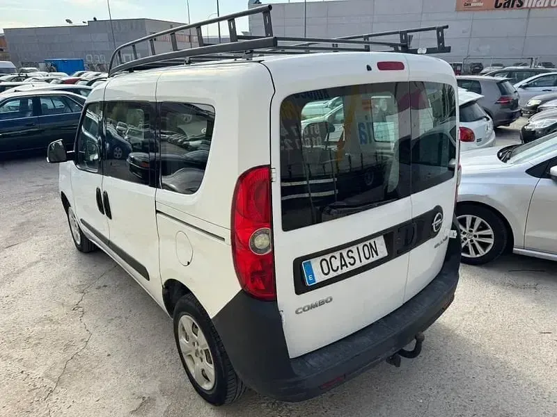 Usado Opel Combo Expression 90 CV (66 kW) 2014 Blanco Monovolumen