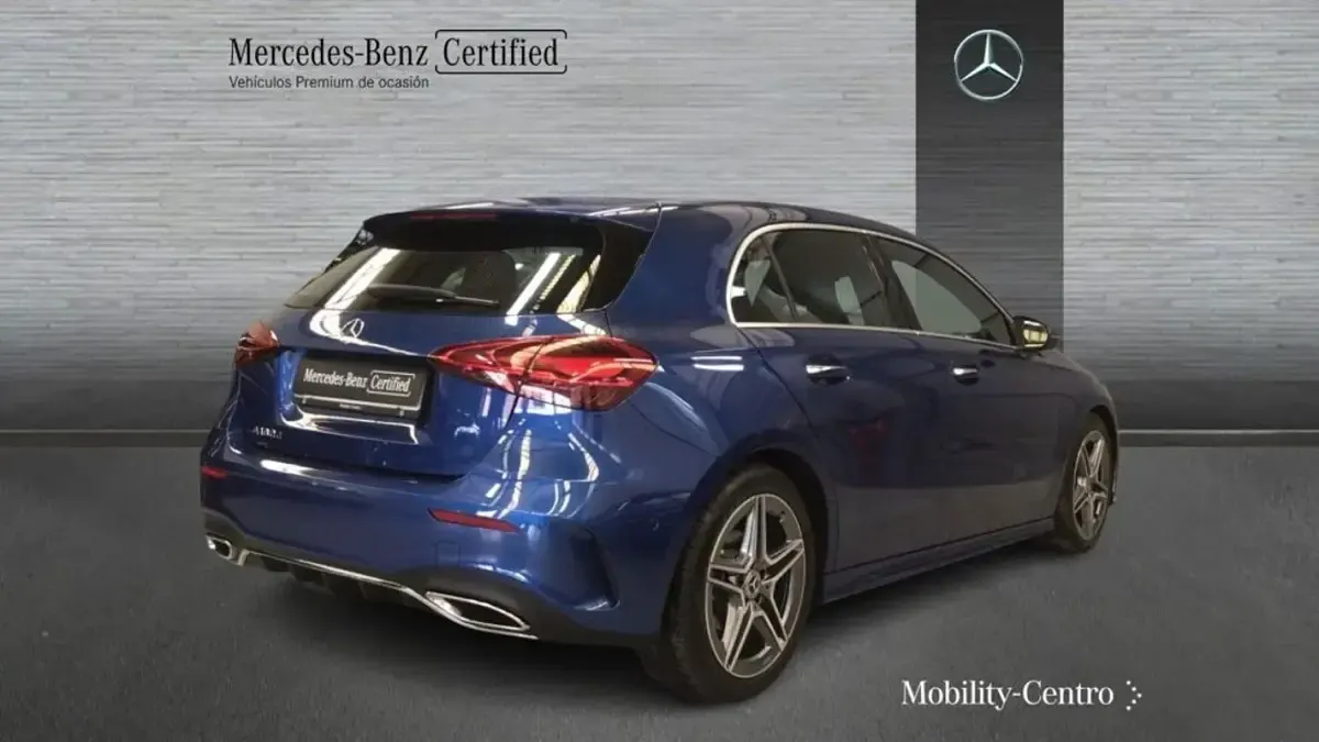 Usado Mercedes A180 116 CV (85 kW) 2024 Azul espectra Berlina