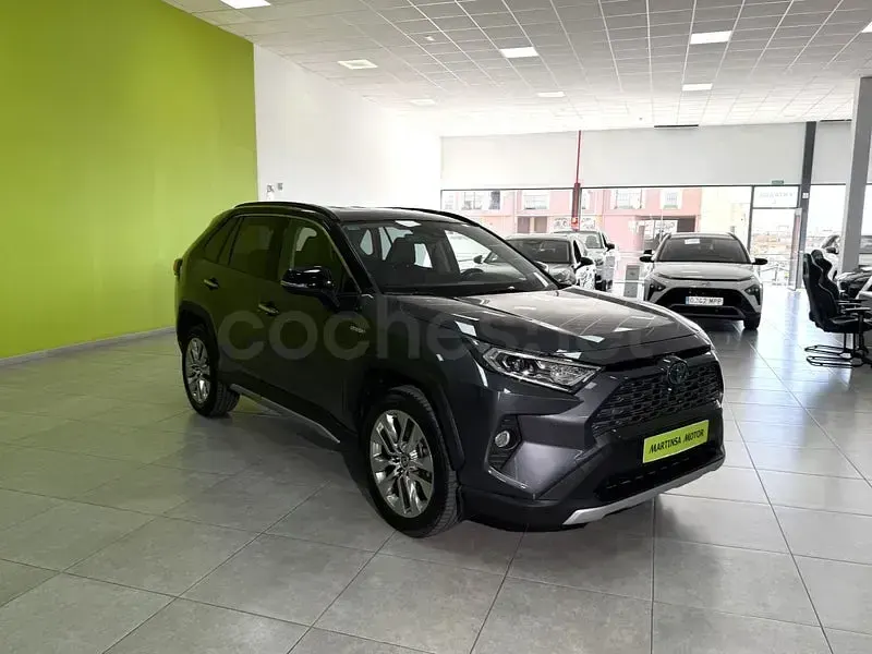 Usado Toyota RAV4 Hybrid Luxury 222 CV (163 kW) 2022 Gris / plata SUV
