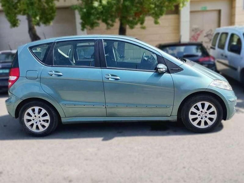 Usado Mercedes A160 95 CV (69 kW) 2005 Azul Utilitario