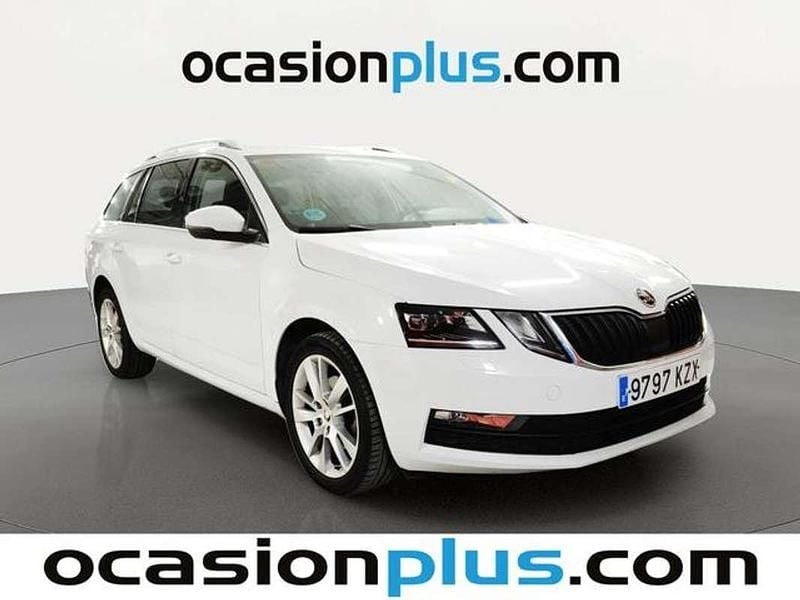 Usado Skoda Octavia Ambition 116 CV (85 kW) 2019 Blanco Familiar