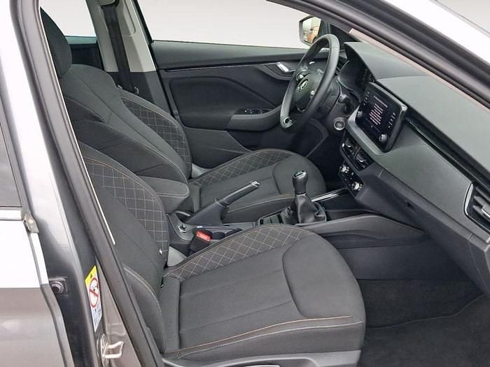 Usado Skoda Scala Ambition 110 CV (80 kW) 2023 Gris plata Utilitario