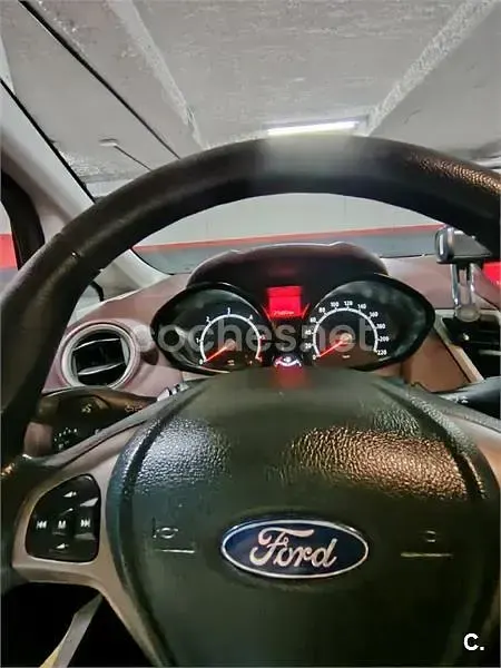 Usado Ford Fiesta Trend 90 CV (66 kW) 2009 Rojo Berlina
