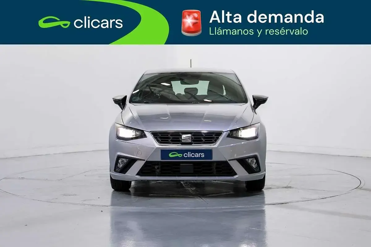 Usado Seat Ibiza FR 110 CV (80 kW) 2023 Plateado Utilitario