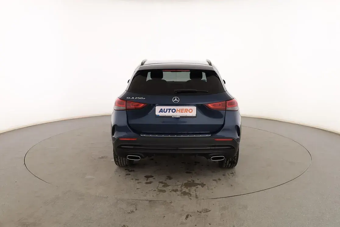 Usado Mercedes GLA250 AMG line 218 CV (160 kW) 2020 Azul SUV