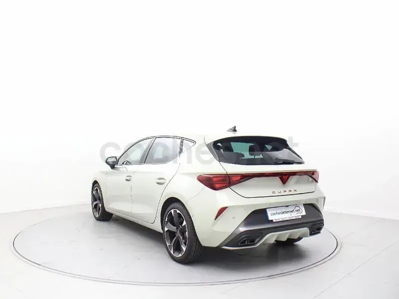 Usado Cupra Leon 150 CV (110 kW) 2025 Gris / plata Berlina