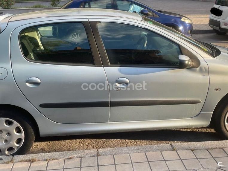 Gris / plata Usado 2005 Peugeot 206 Berlina | 1999 € (Precio justo) - Imagen 1/4