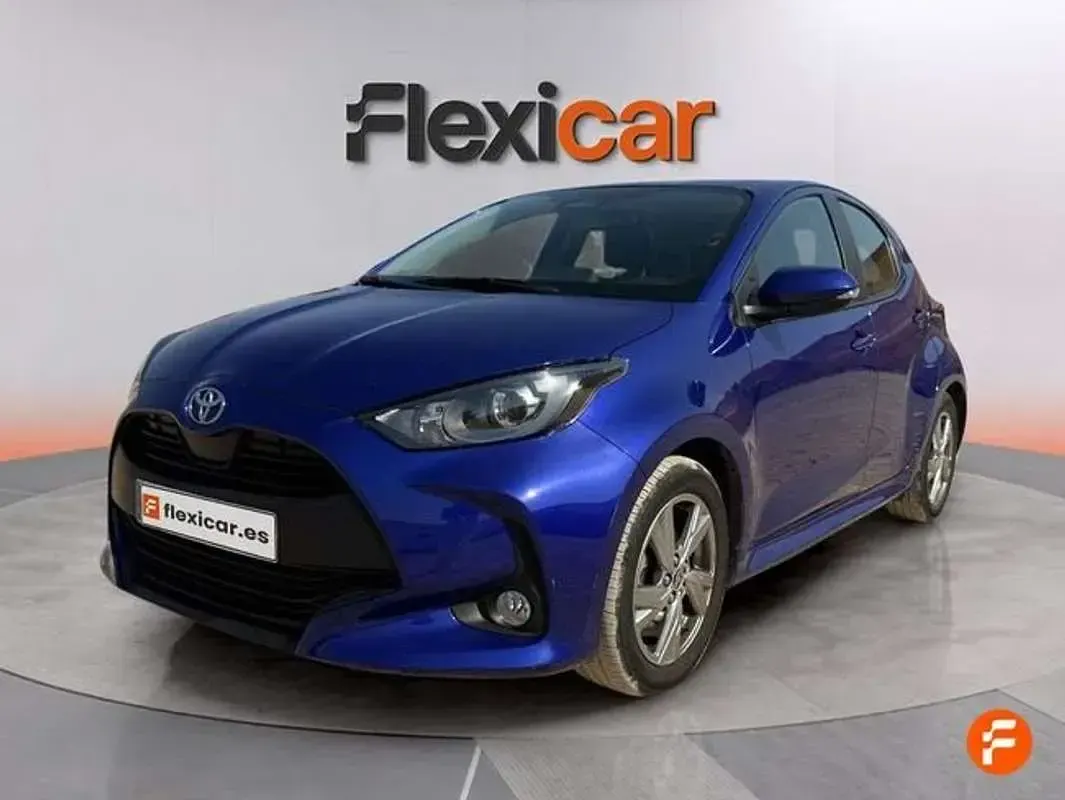 Usado Toyota Yaris Active 116 CV (85 kW) 2025 Azul Utilitario