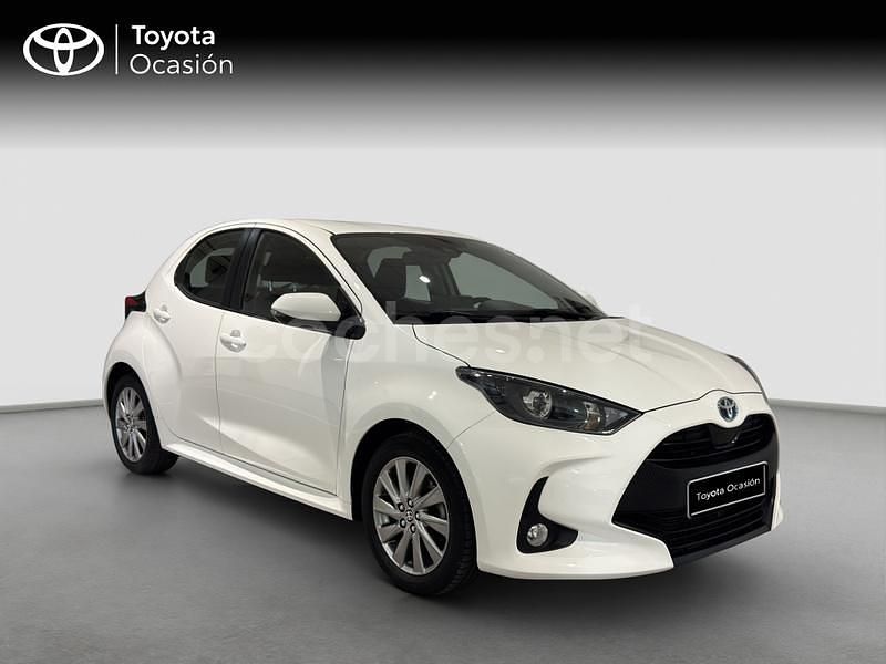 Usado Toyota Yaris Hybrid Active 116 CV (85 kW) 2022 Blanco Berlina