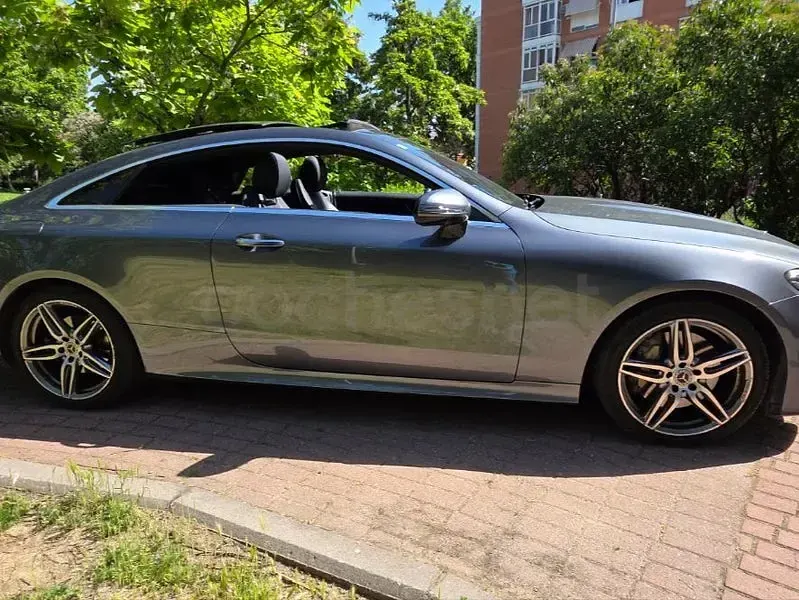 Usado Mercedes E350 299 CV (219 kW) 2020 Gris / plata Coupe