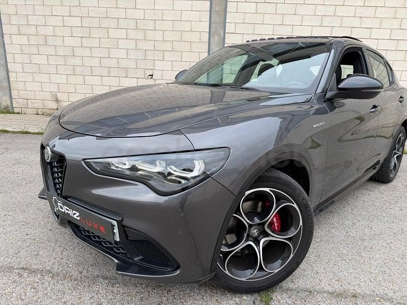 Usado Alfa Romeo Stelvio Veloce 210 CV (154 kW) 2023 Gris / plata SUV
