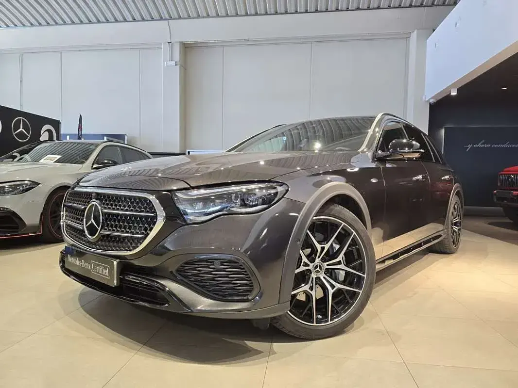 Usado Mercedes E300 313 CV (230 kW) 2025 Gris Familiar